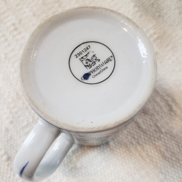 Blue and white floral mug - Picture 4 of 7